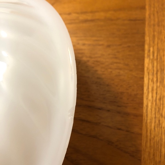 Vintage Fire King 1.5 quart Milk Glass Swirl Casserole baking dish with lid - Picture 12 of 16